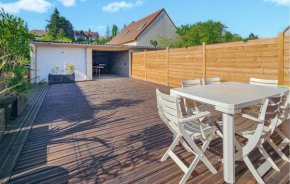 Beautiful Home In Saint-Gaultier With Wifi